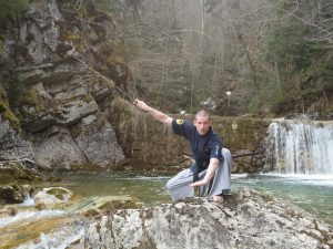 Schulmeister Dino Zimmermann am Wasserfall